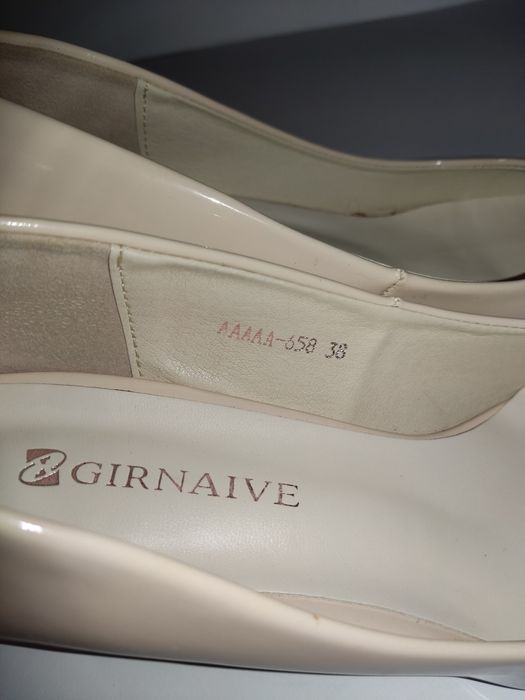 Жіночі туфлі "Girnaive"