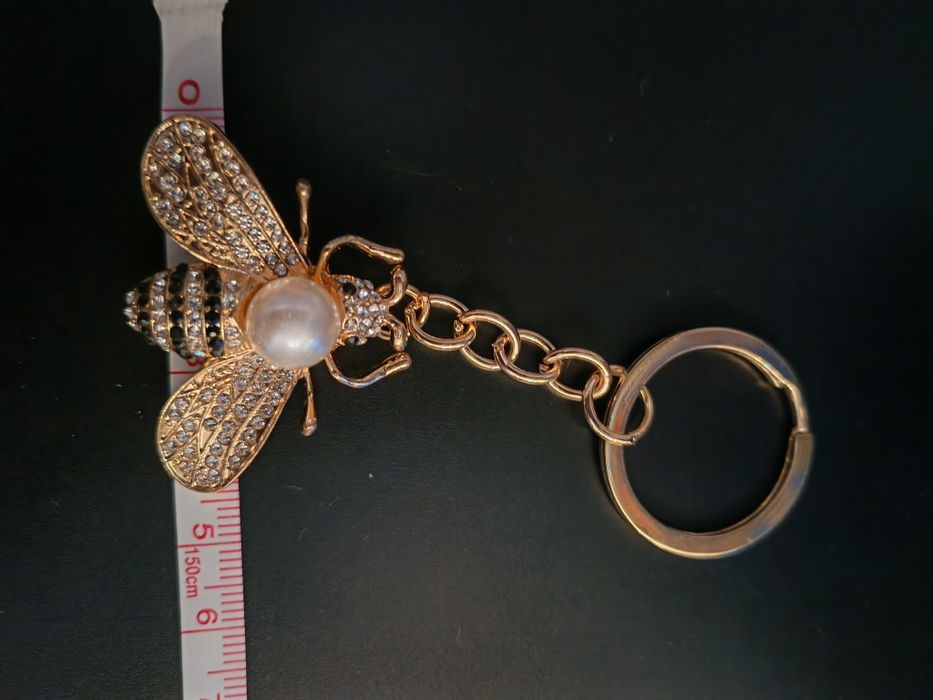 Elegancki breloczek z cyrkoniami