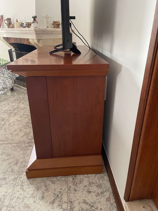 Rack em cerejeira maciça