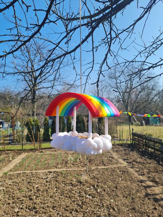 Karmnik dla ptaków do zawieszenia na drzewie