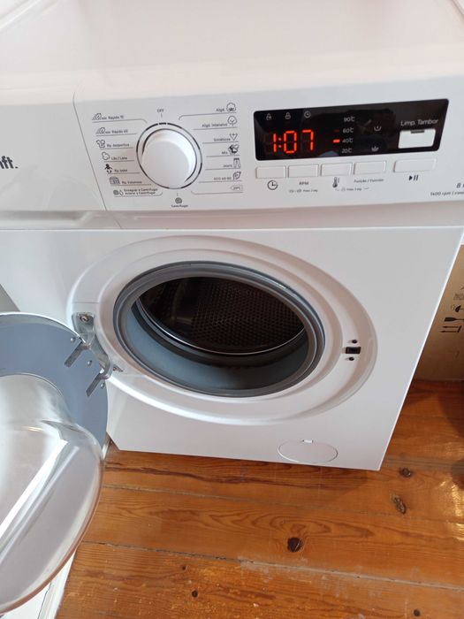 Vendo máquina de lavar roupa 8kg kunft, perfeito estado.