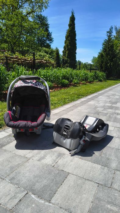 Fotelik dla niemowlaka z bazą do wpinaniaCYBEX