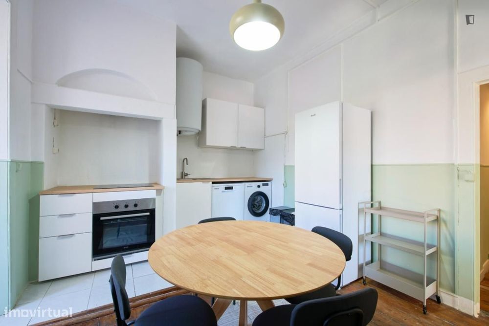 Quarto - localizado em São Bento Lisbon