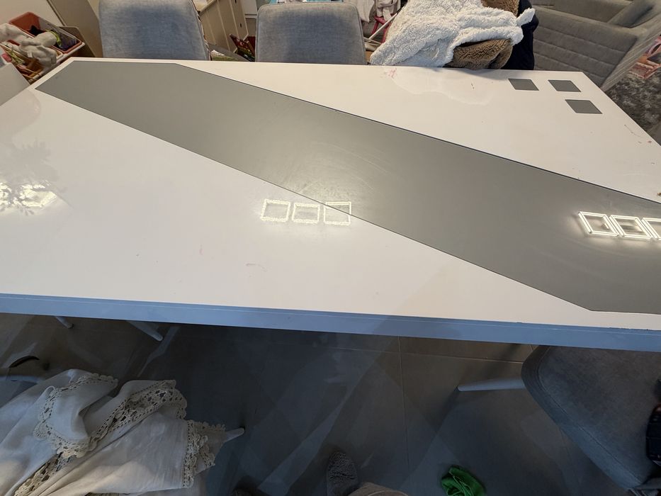 Mesa de jantar lacado a branco