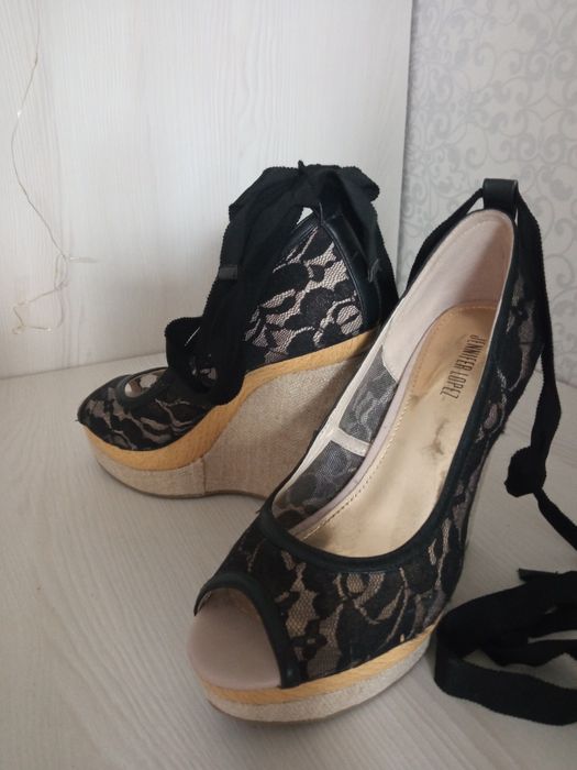 Туфли с открытым носком