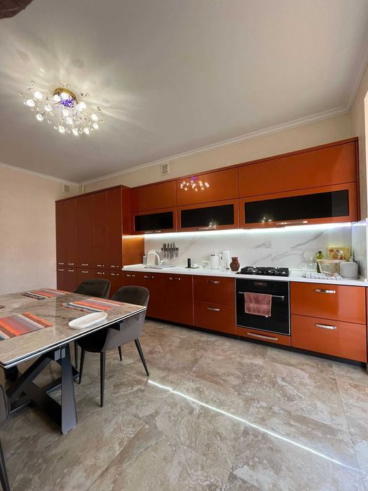 В продажі 3к.кв. з сучасним ремонтом