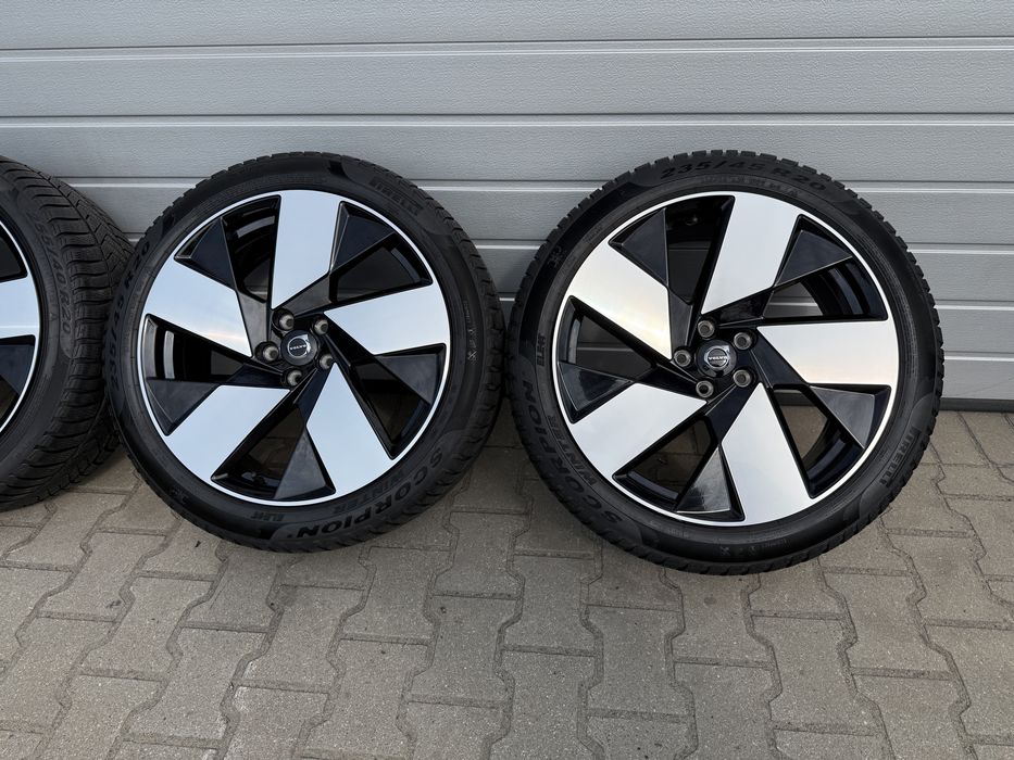 Koła zimowe 20” Volvo XC40 235/45/20-255/40/20 Pirelli 2022R