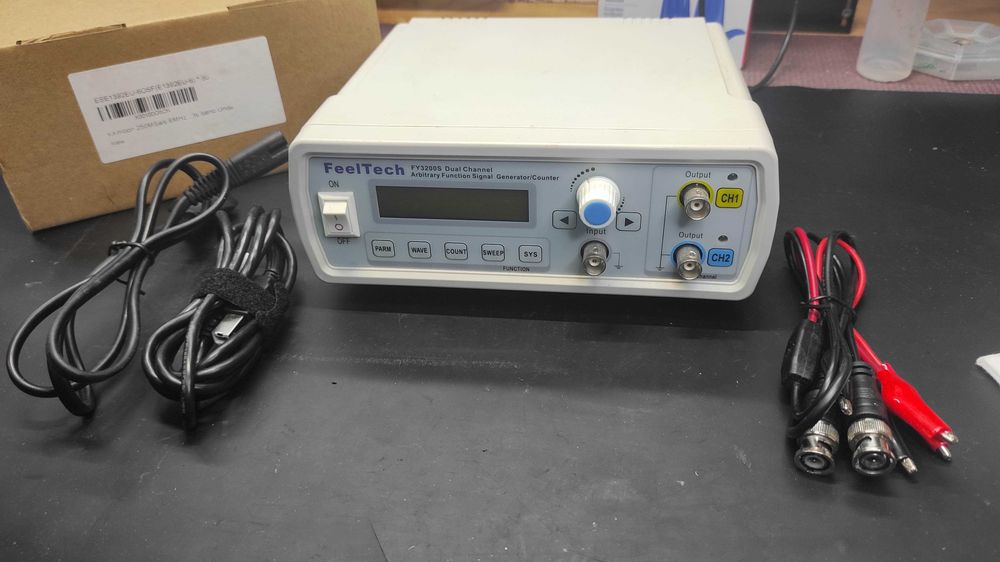 Gerador de Sinal FeelTech FY3200S