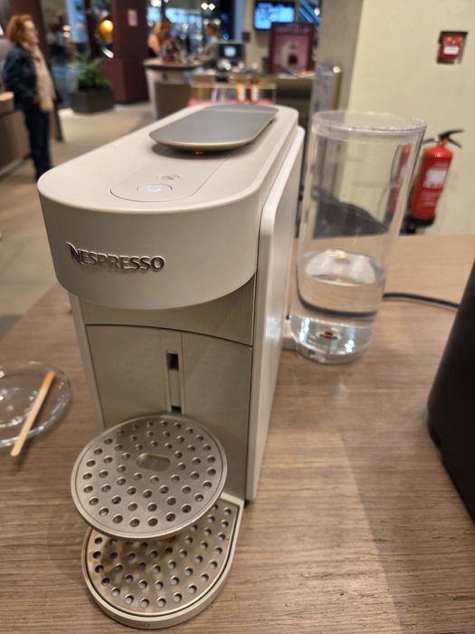 Máquina de café Nespresso VERTUO UP Branca NOVA