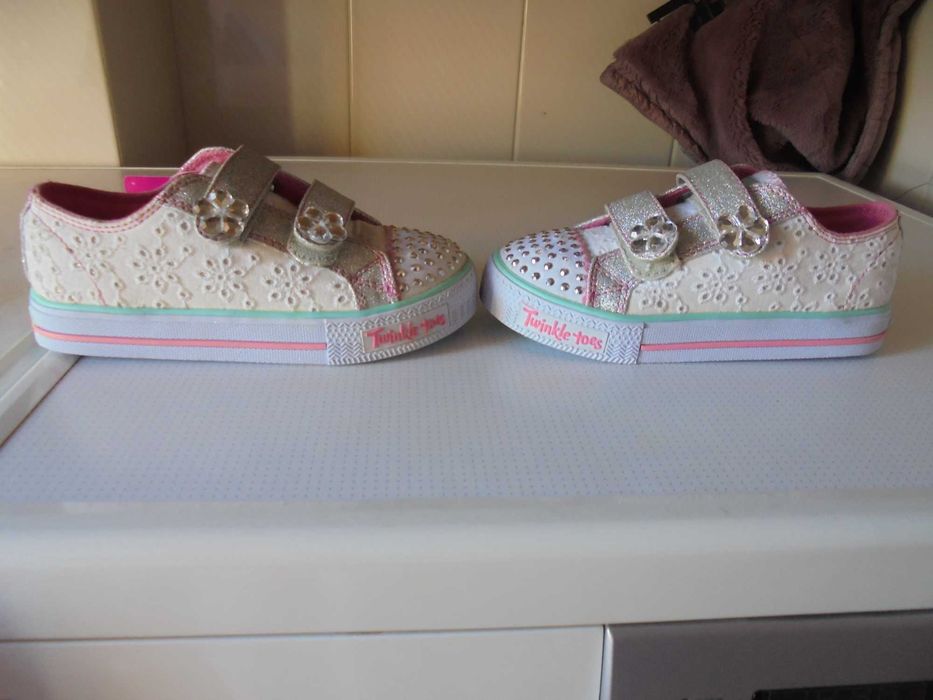 ténis de menina da marca Skechers novas