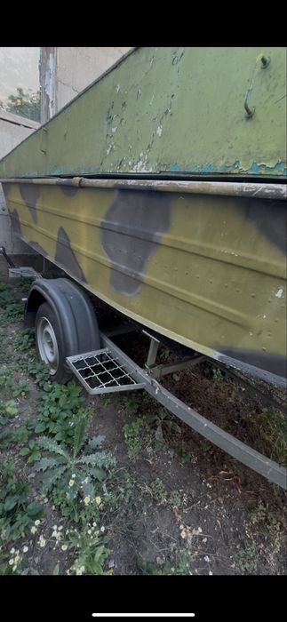 Лодка Днепр з лафетом