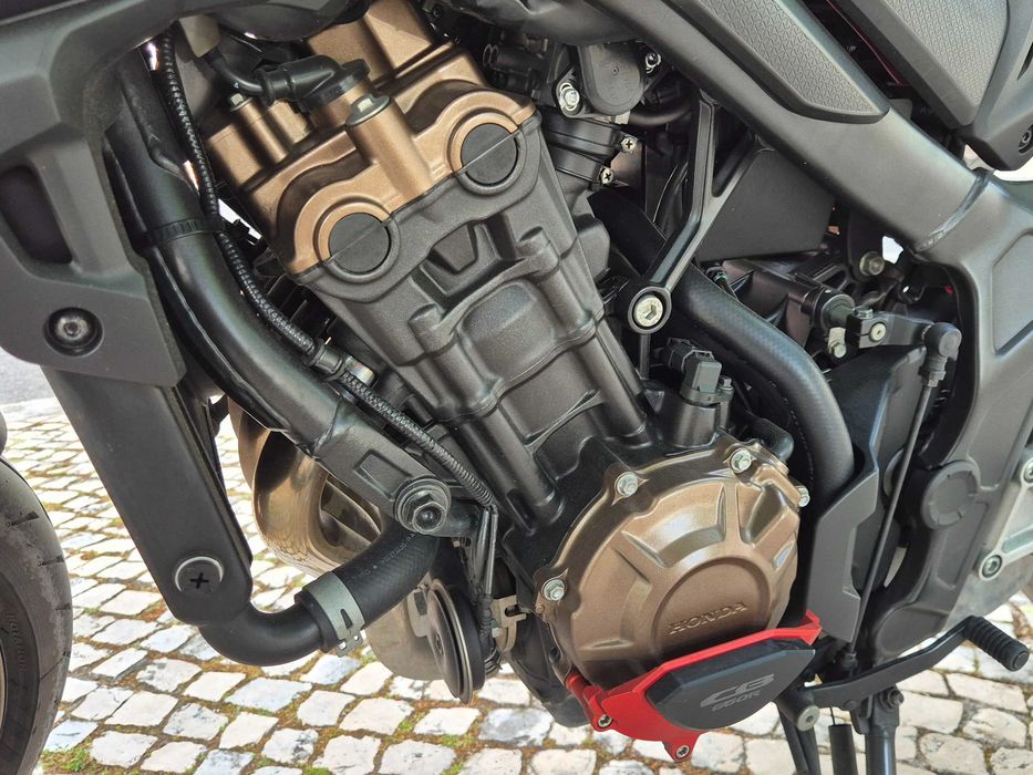 Honda CB 650 R de 2023 em estado imaculado!