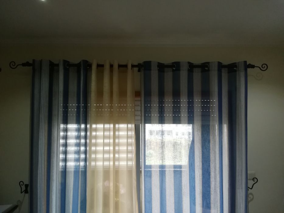 Vendo cortinados e varão com os respetivos acessórios