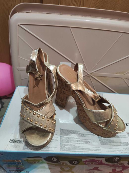 Sandália como novas