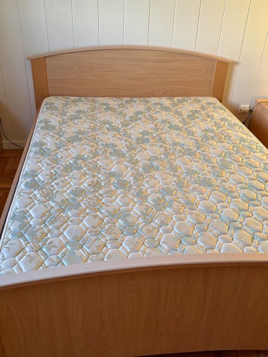 Conjunto Cama + Cómoda + 2 mesas de cabeceira