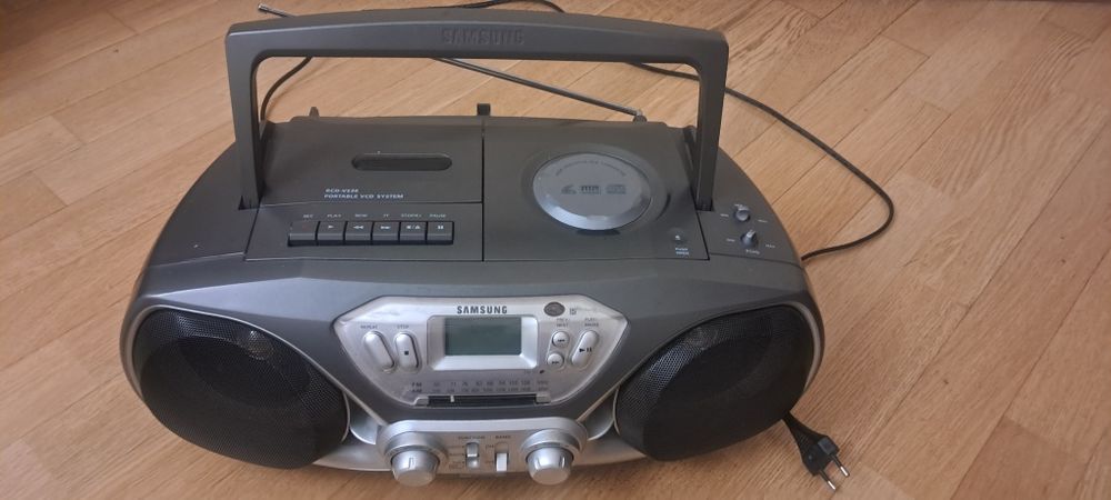 Музичний центр SAMSUNG RCD-VS50
Музичний центр є СD програвач, для кас