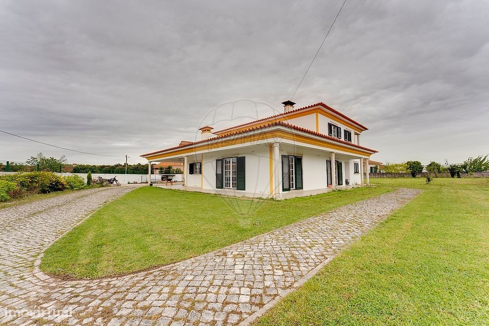 Moradia T4 para venda