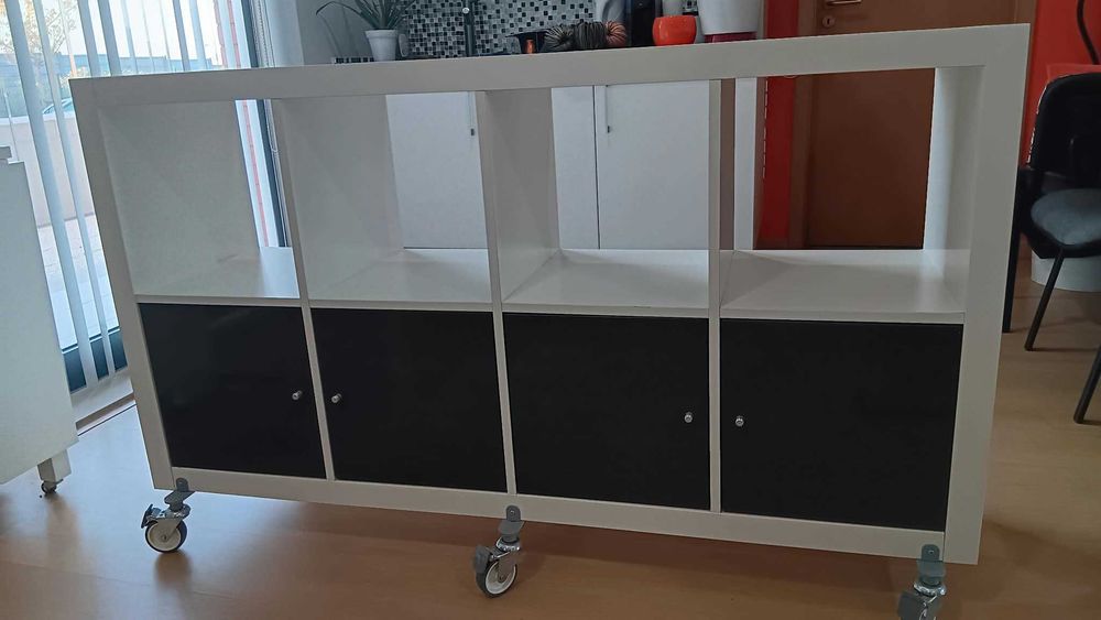 Estante IKEA 2x4 com rodas