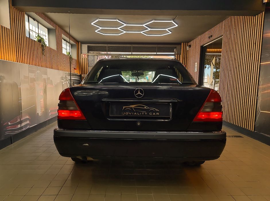 Mercedes-Benz C180