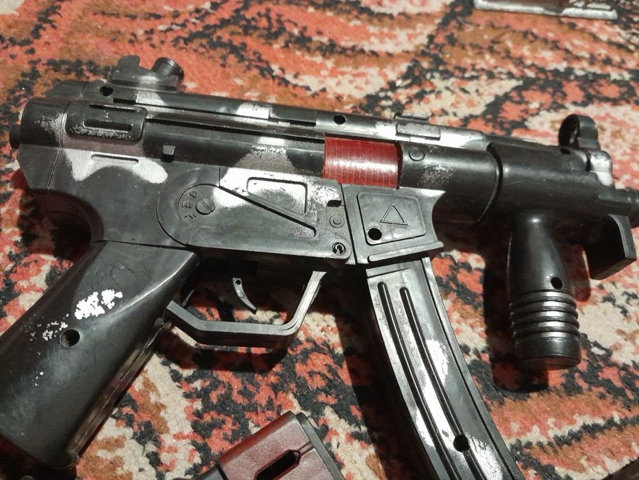 Дитяча іграшкова зброя