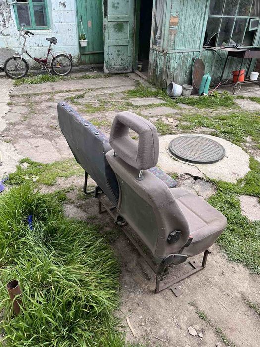 Сидіння  на  три