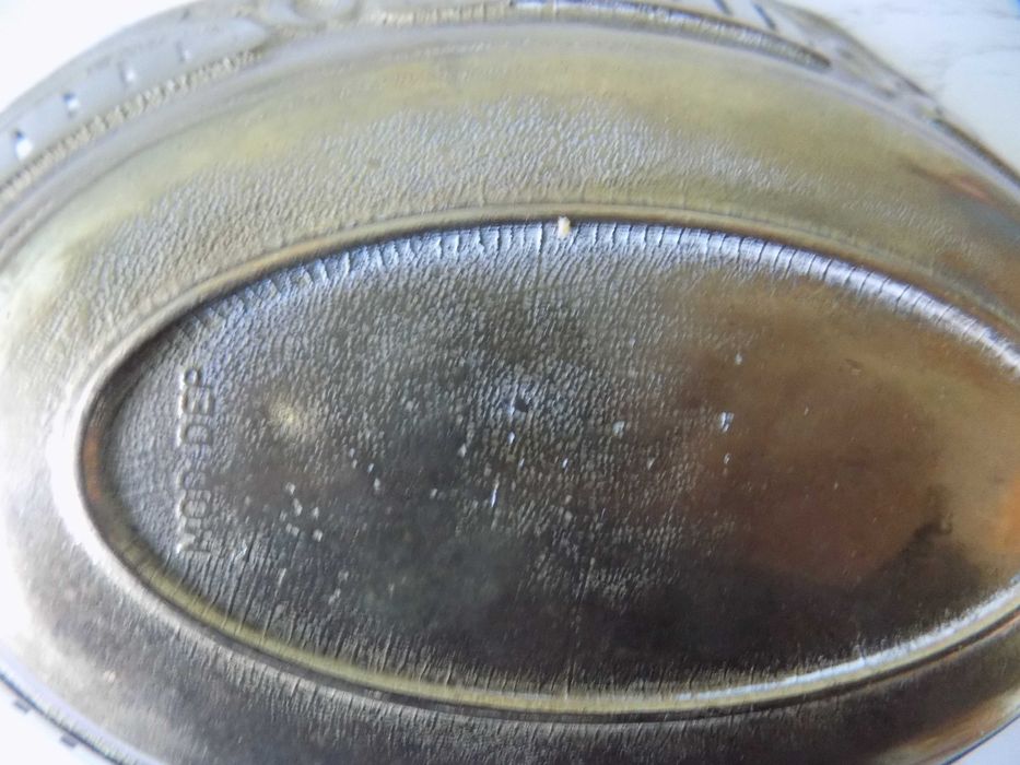 Mosiądz . Koszyk sygnowany  MOD  DEP