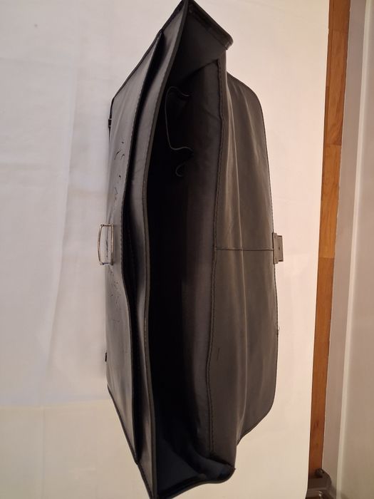 Pasta  em pele genuina Bugaty