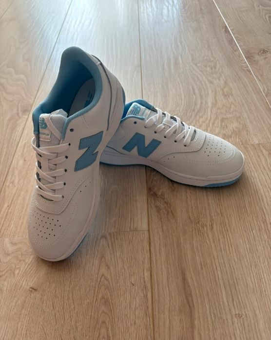 Białe New balance