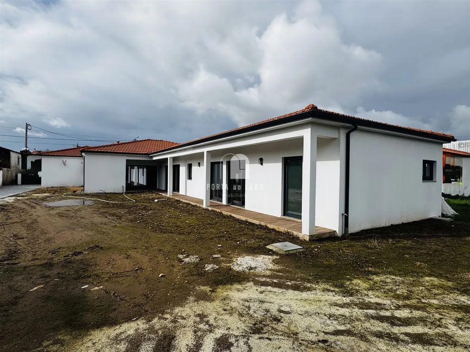 Moradia T4 térrea- Arada- Arrendamento