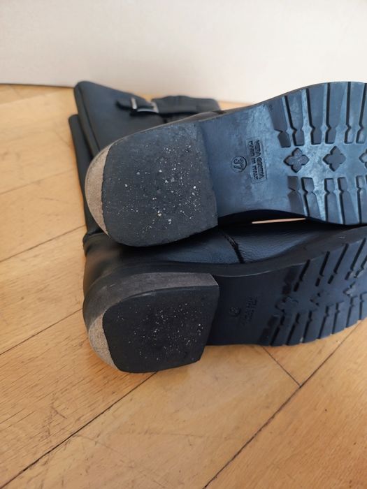 Buty skórzane, włoskiej firmy Vera Gomma, rozmiar 37

Rozmiar 37

S