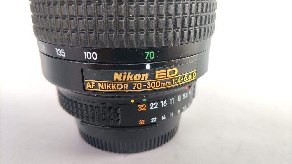 Lente Nikon Nikkor ED 70-300. Excelente estado.