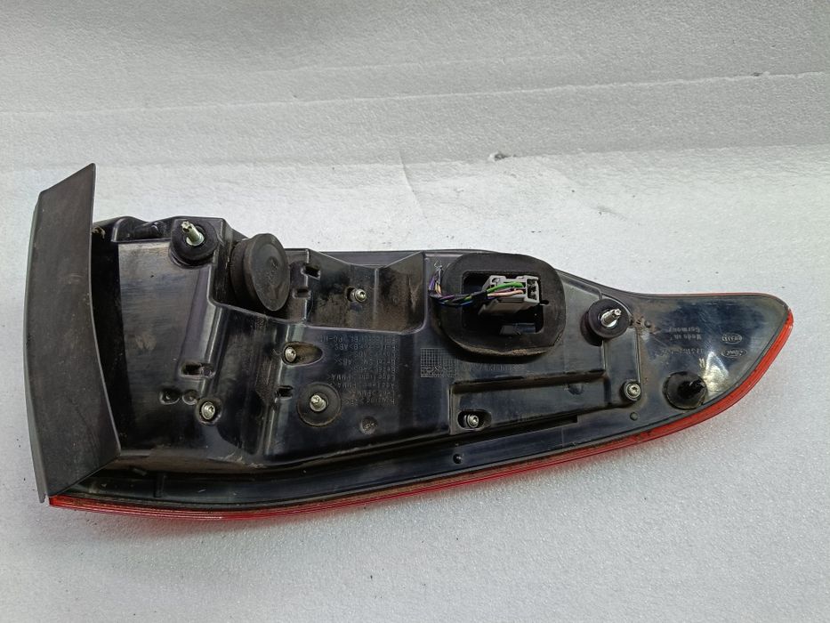 Lampa prawy tył prawa tylna Ford s Max lift karoseryjna