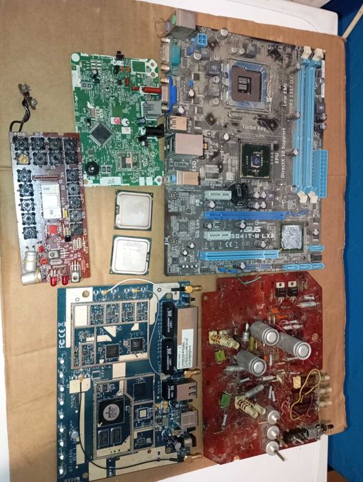 Плати, Радіодеталі