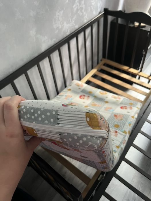 Продам маятниковую детскую кроватку