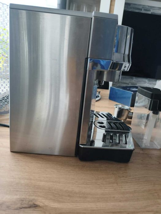 Ekspres ciśnieniowy do kawy  DeLonghi EC850