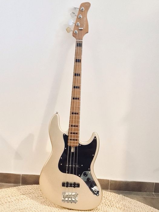 Baixo Sire Marcus Miller V5 4 Cordas - Champagne (Como Novo)