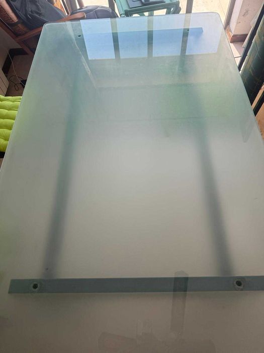 Conjunto Mesa de Vidro + 4 Cadeiras – Como Novo – Vendo por 699€