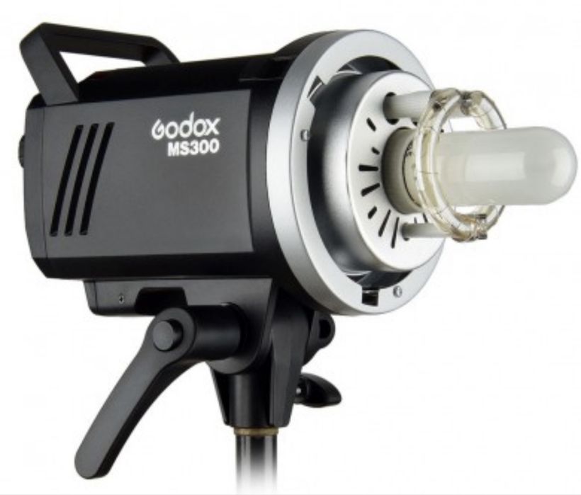 Продам студійне світло Godox ms300
