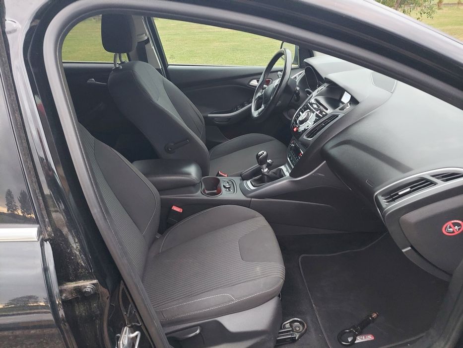 Uszkodzony Ford Focus Mk3 1.0 125 km