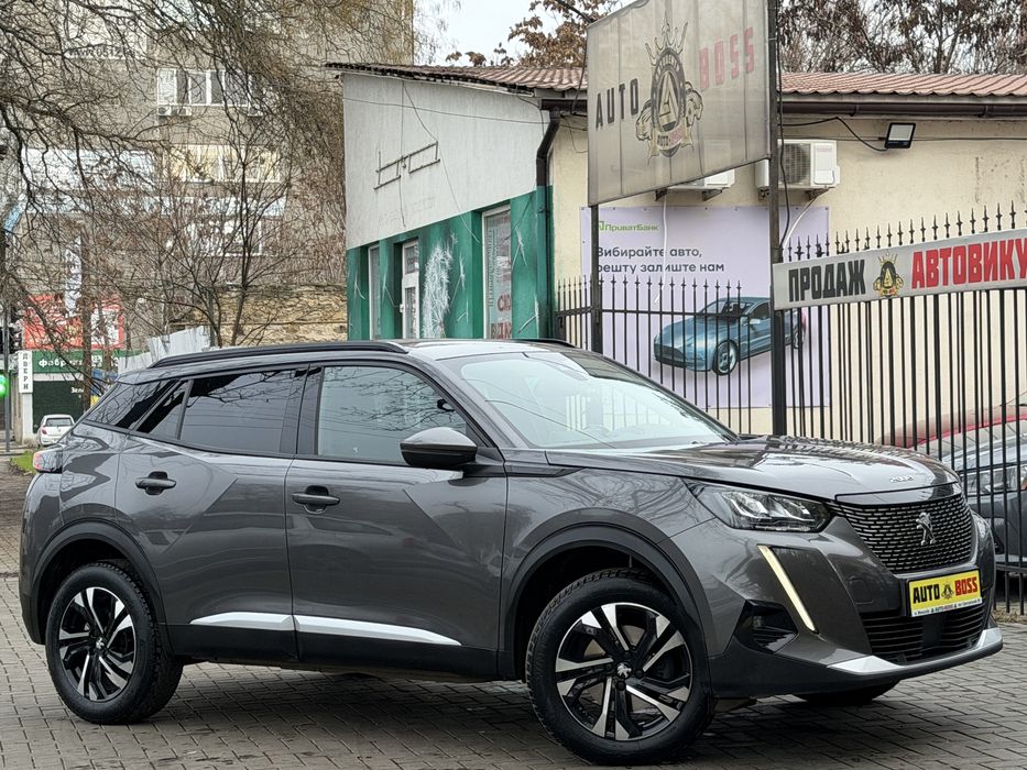 PEUGEOT 2008.               .