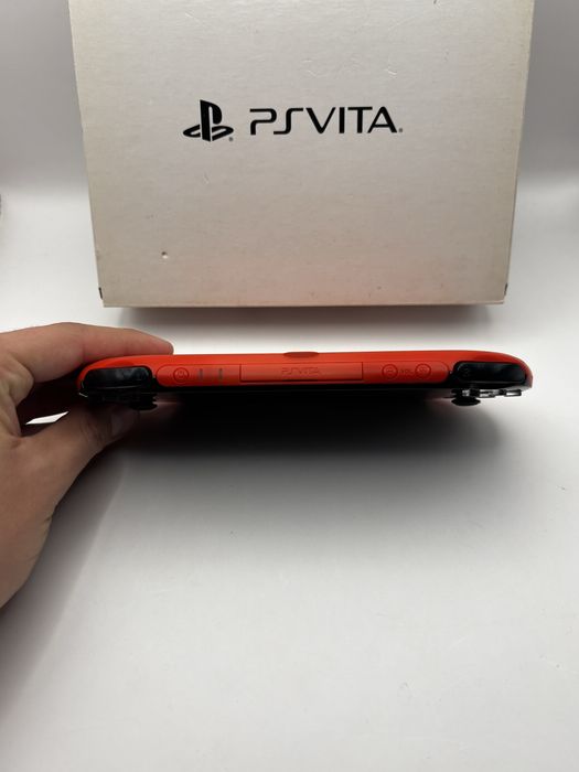 czarno czerwona konsola PS Vita slim 2000 + pudełko + kabel stan dobry