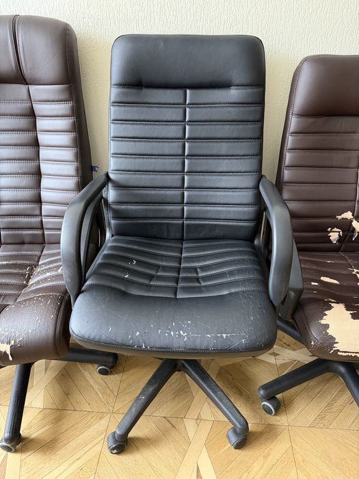 Офісні крісла/ствльці