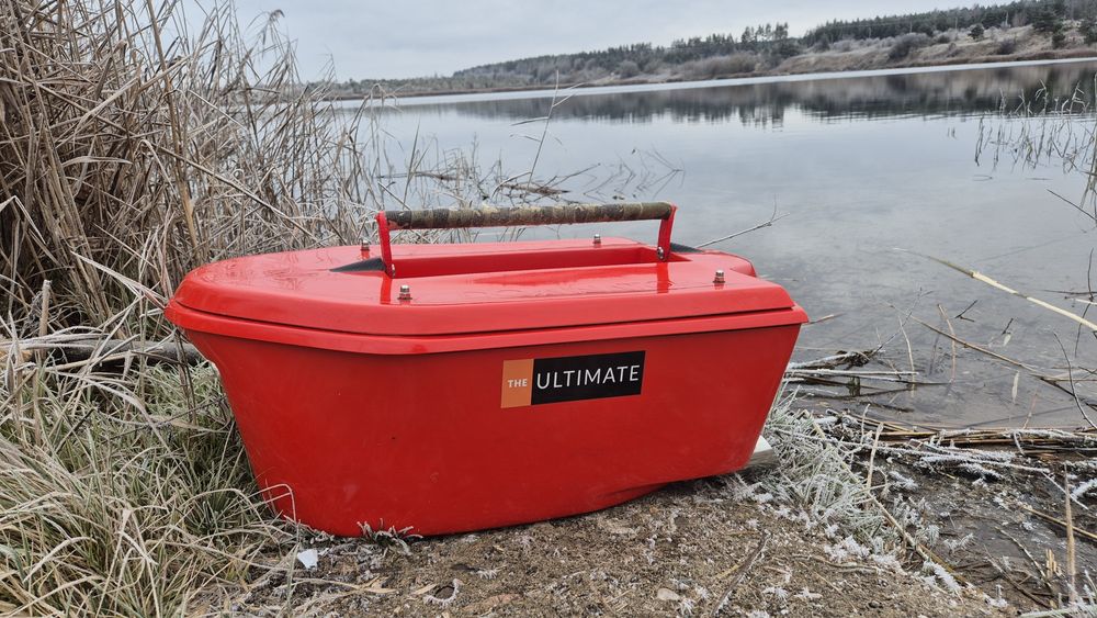 Sprzedam łódkę zanętową na kadłubie Dominator