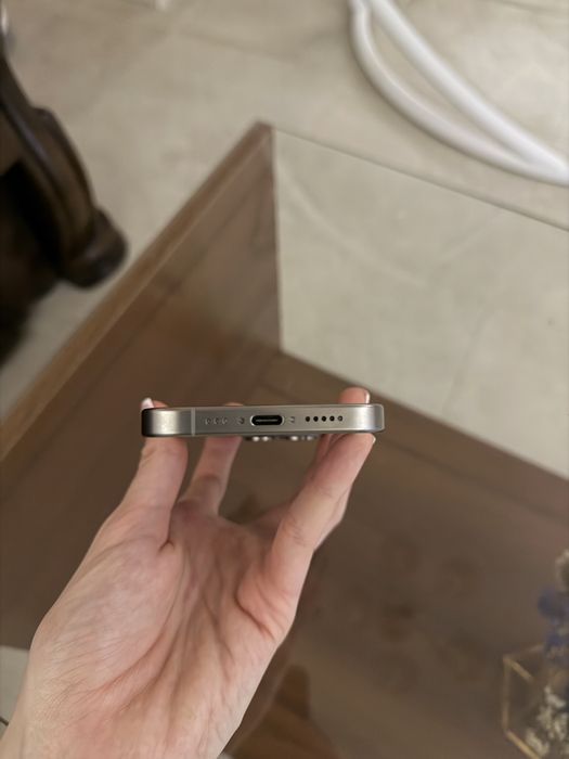 Продам IPHONE 15 pro 256gb