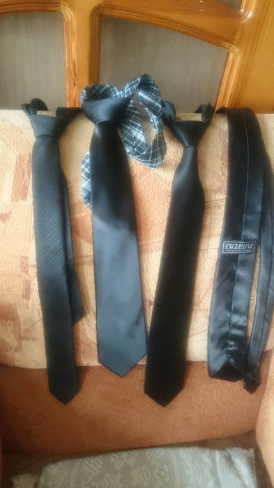 Продам Галстуки Мужские. Чёрные. Цена за 4