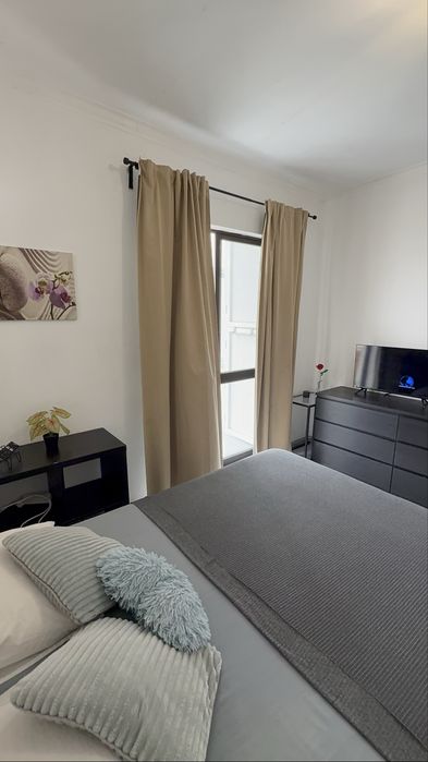 Quarto mobiliado para casal c/s filho no Barreiro