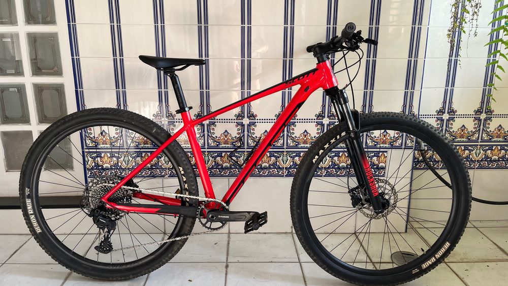 Scott Scale 970 (2021) Tam. M – Como Nova (Sram SX 12v / RockShox) + Capacete Bell + Camelbak