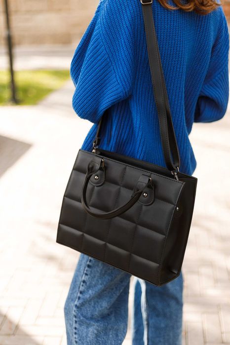 Жіноча сумка шоколадка чорна