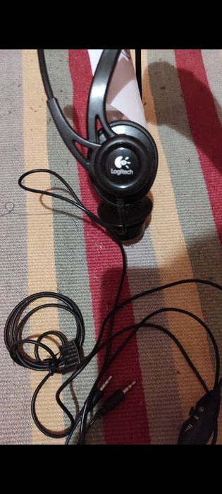 Наушники.           .