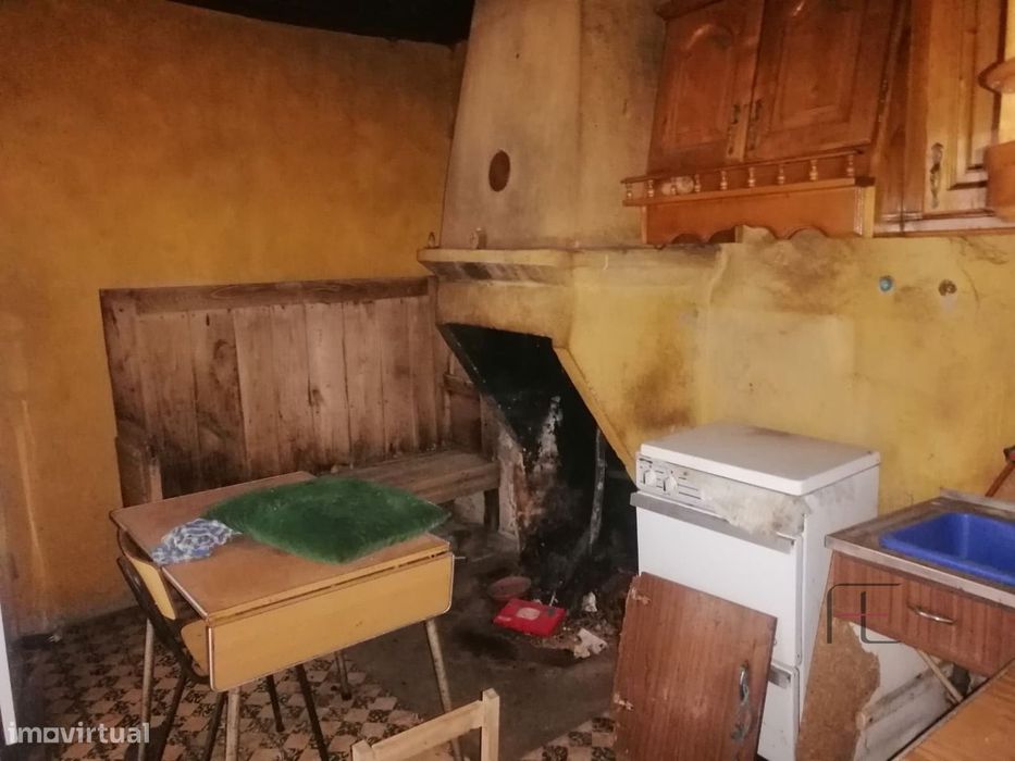Moradia para Restaurar T3 Venda em Mogadouro, Valverde, Vale de Porco